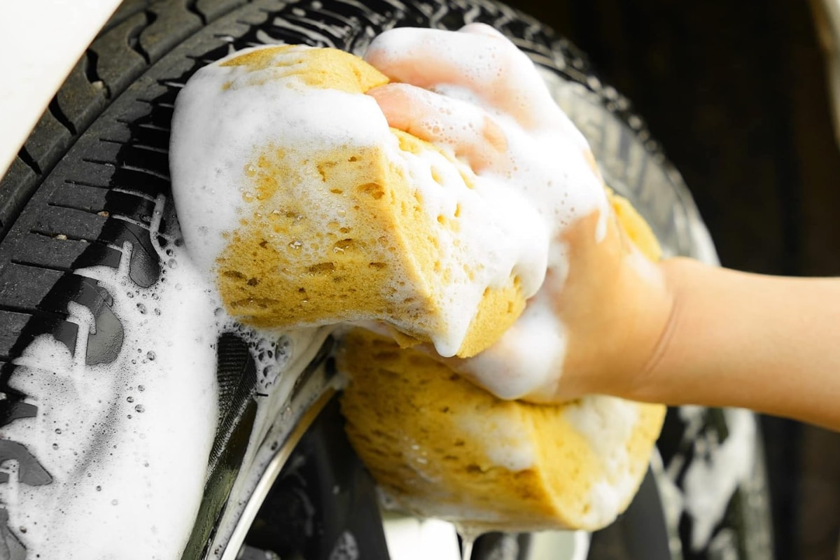 Choisir éponge pour laver votre voiture
